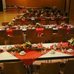 01 Diefestlich geschmückten Tische im GZ St. Ulrich  P1170385