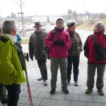 01 Wanderführer Inge Mennel begrüßt ihrer Mitwanderer P1170640