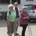 01 Dorle Trinks freut sich über die vielen Mitwanderer