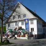 10 Wir genießen auf der Terrasse die Frühlingssonne