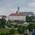 07 Endlich ist am 1. Wandertag das Kloster Neresheim in Sicht