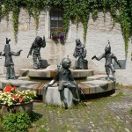 09 Der Narrenbrunnen steht auf dem Unteren Schrannenplatz 09 Der Narrenbrunnen steht auf dem Unteren Schrannenplatz
