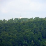 24 Auf dem Rotstein mit Blick zum Volkmarsberg dort scheint die Sonne